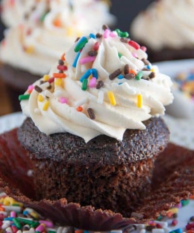 perfect chocolate cupcakes with vanilla buttercream frosting