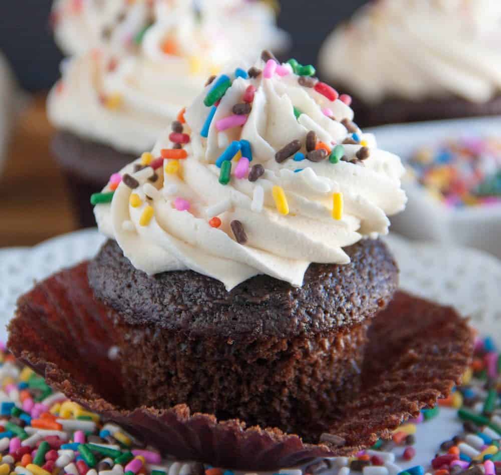 easy chocolate cupcake with vanilla buttercream frosting
