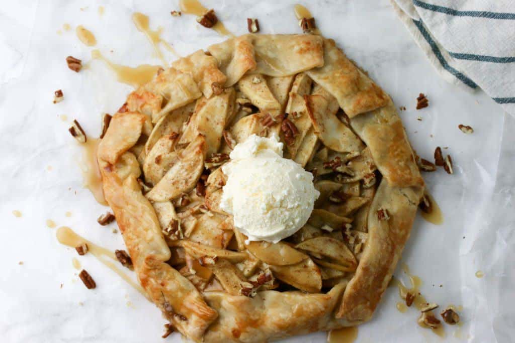 Apple crostata topped with icecream