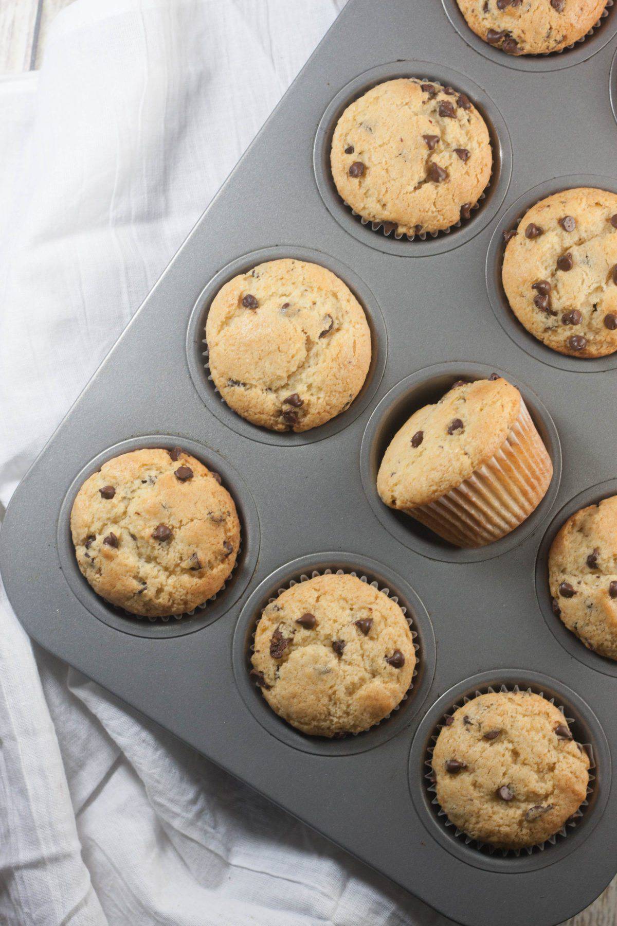How To Make Muffins (The Ultimate Guide! Tips, Recipes + More!)