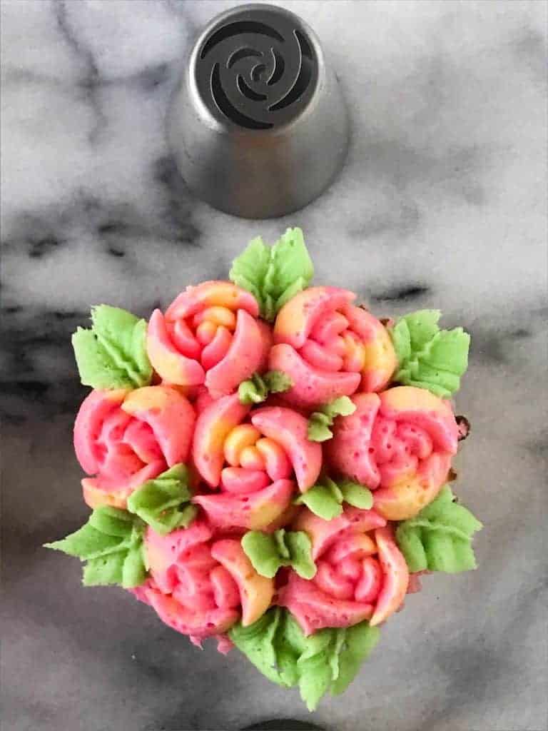 russian flower tip and a cupcake decorated