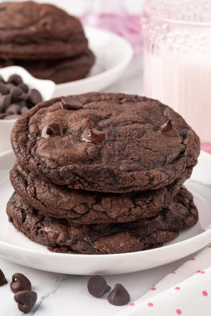 a plate of 3 cookies stacked