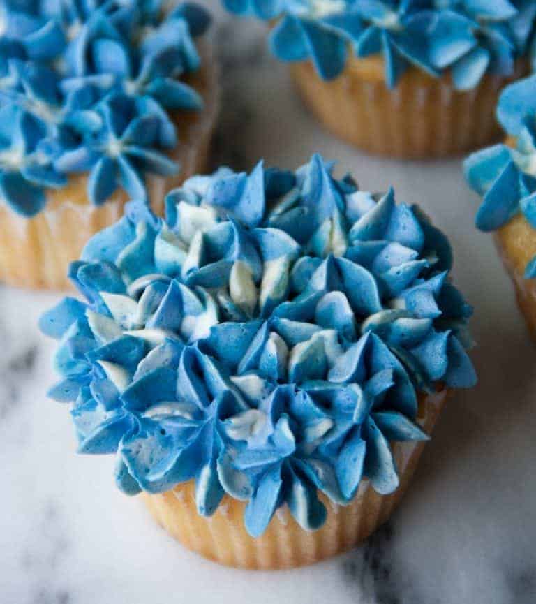 Hydrangea Cupcakes (+ video!)
