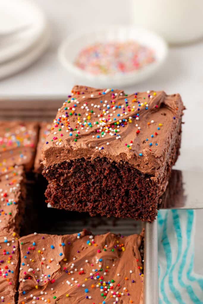 spatula removing a slice of cake from a pan