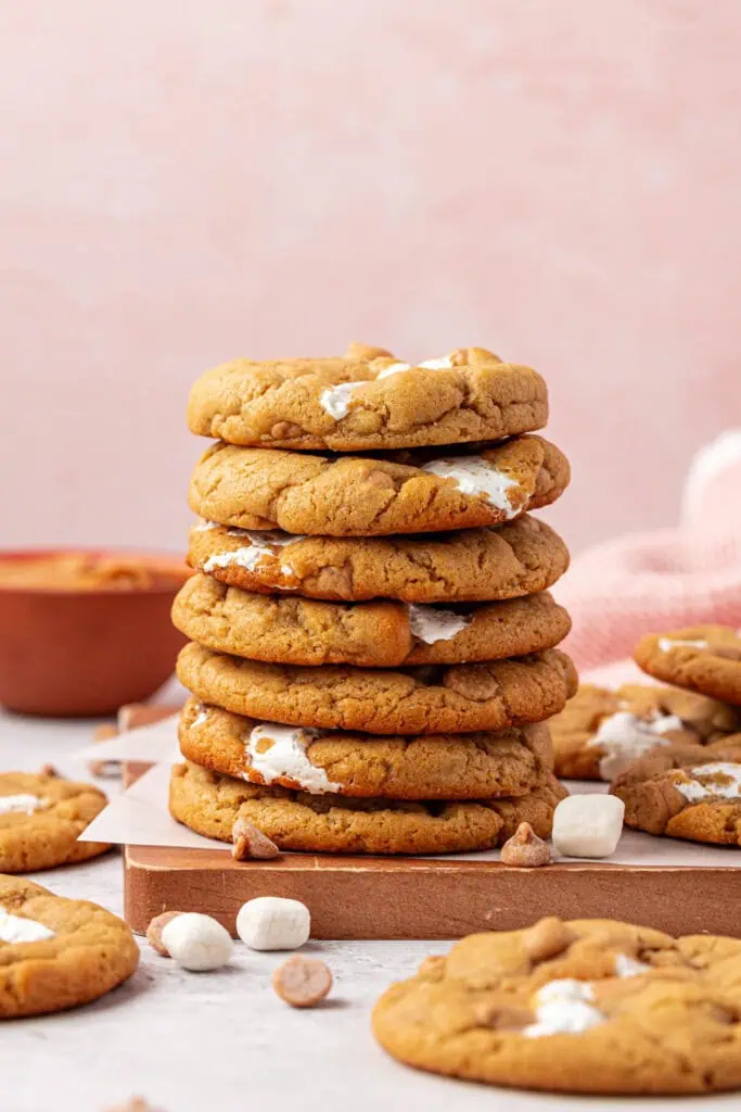stack of fluffernutter cookies