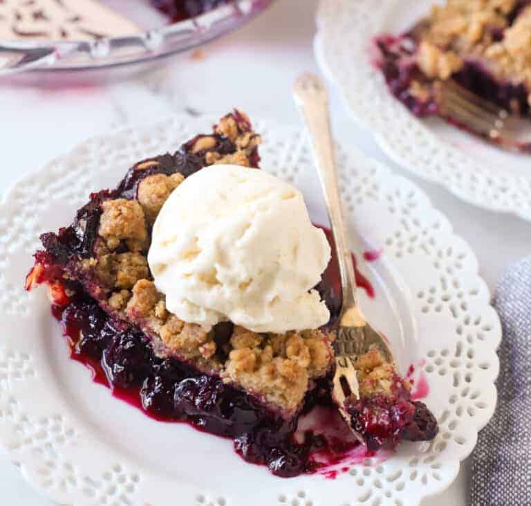 Blueberry Crumble Pie