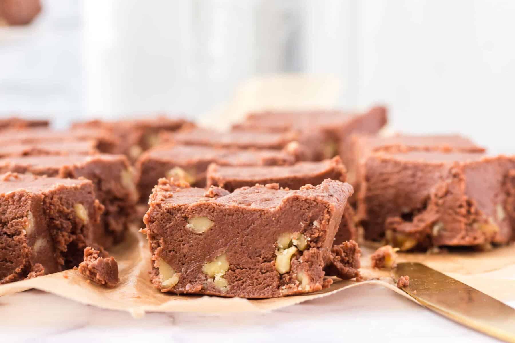 Easy Marshmallow Cream Fudge (Fantasy Fudge Recipe!)