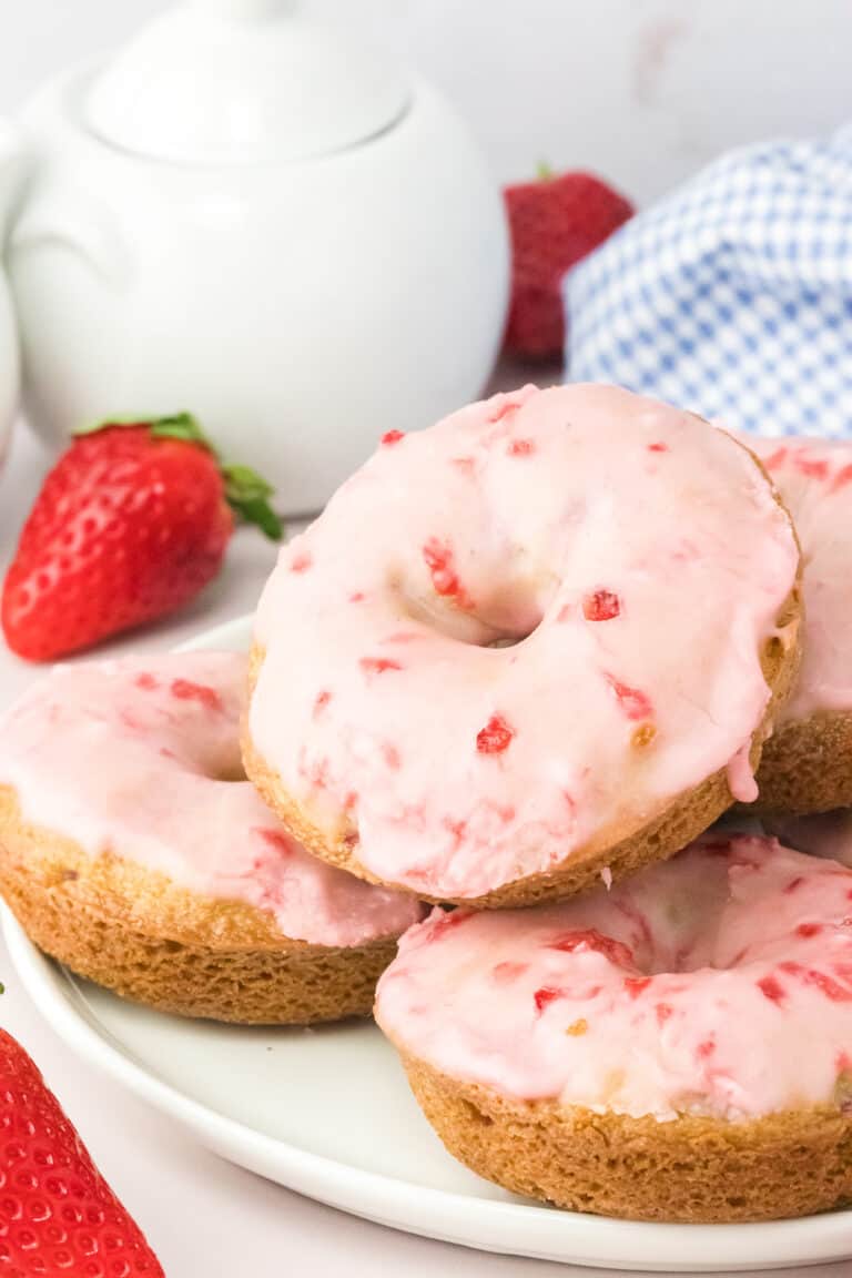 Baked Strawberry Donuts