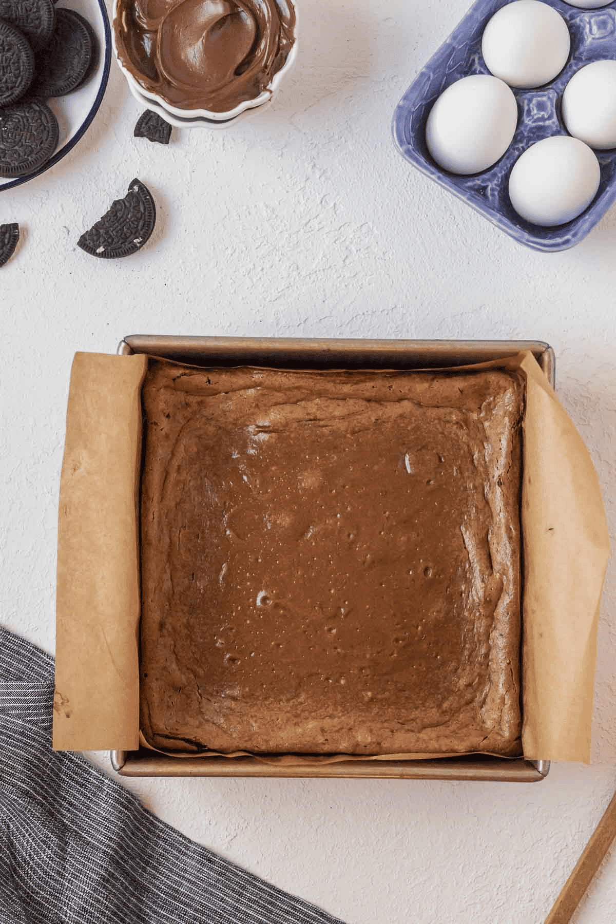 baked Nutella cheesecake bars in pan