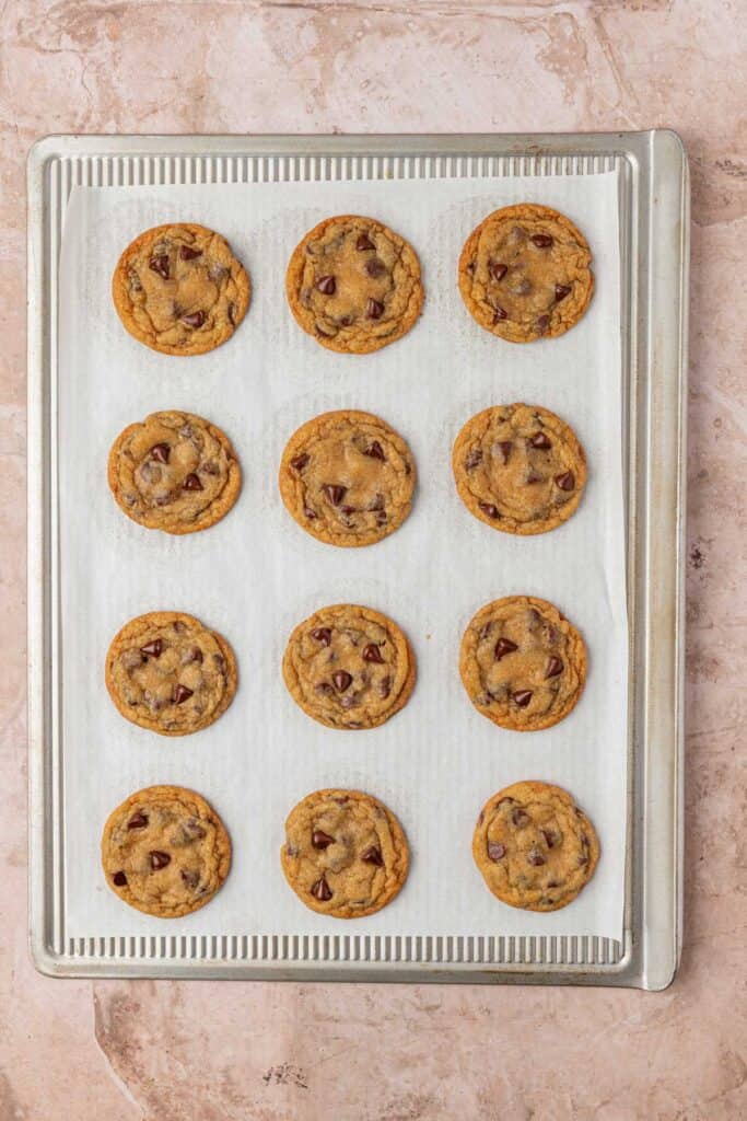 twelve baked cookies on a cookie sheet