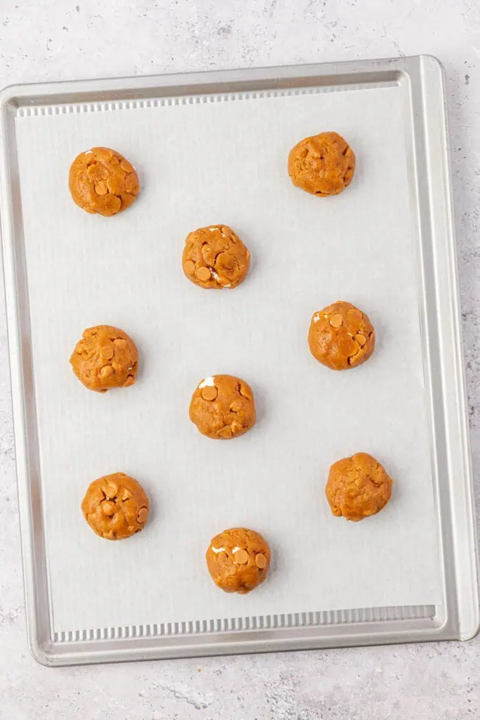 unbaked fluffernutter cookies on a cookie sheet