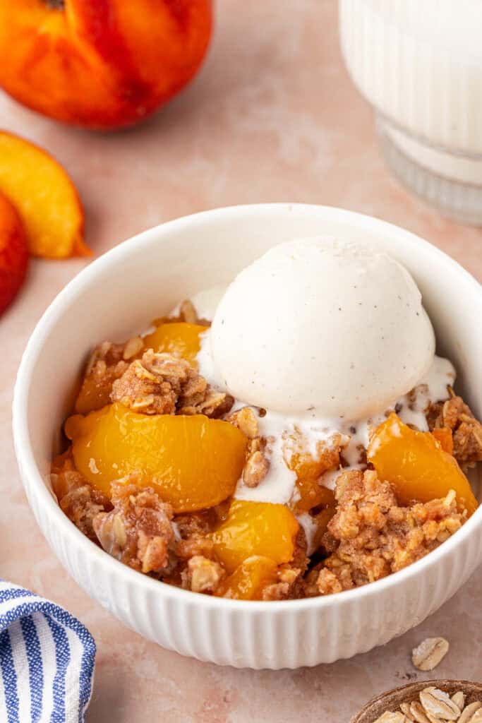 bowl of peach crisp