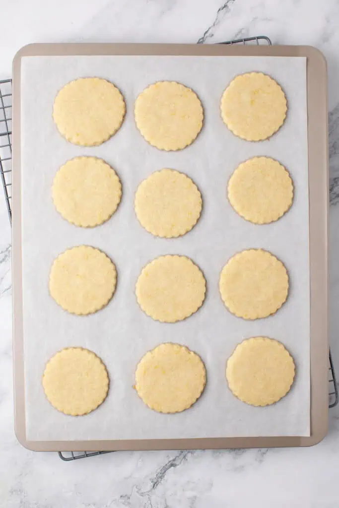 twelve baked cookies on a cookie sheet