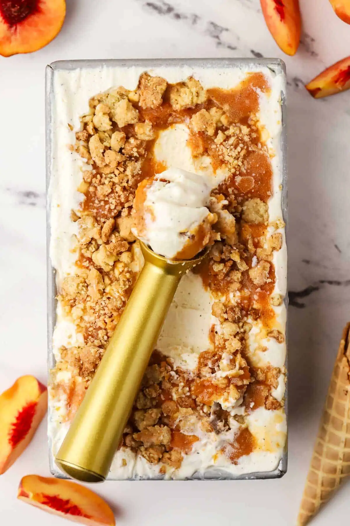 peach cobbler ice cream in a bowl